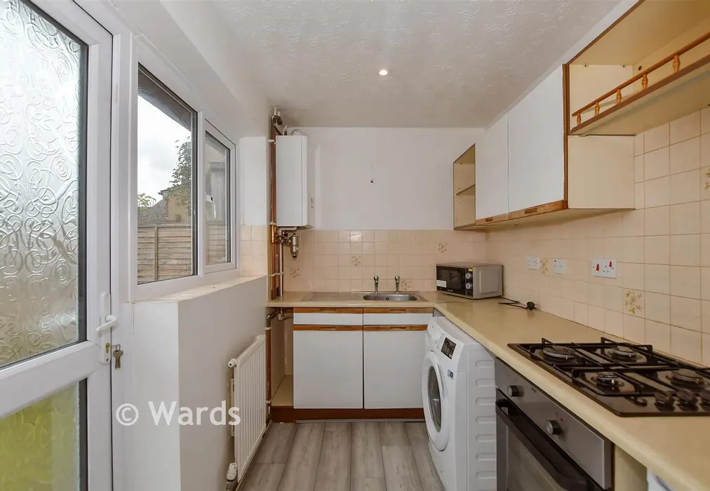 Kitchen - Betjeman Close, Poets Development, Larkfield, Kent - Wards of Kent