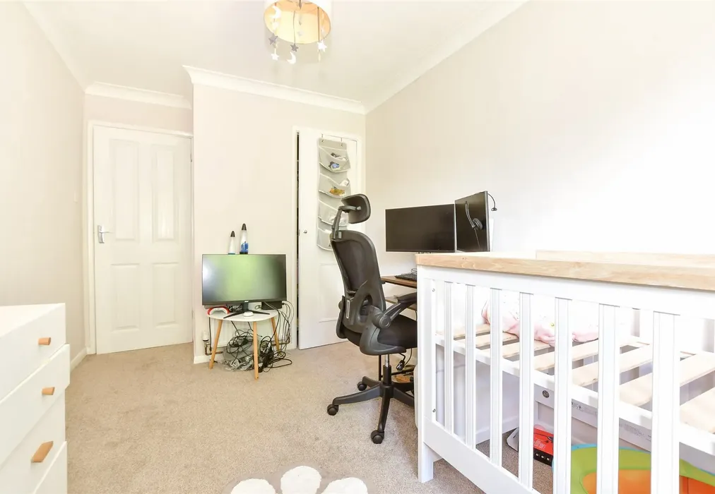 Bedroom 2 - The Hollows, Newport, Isle of Wight - Wards of Kent