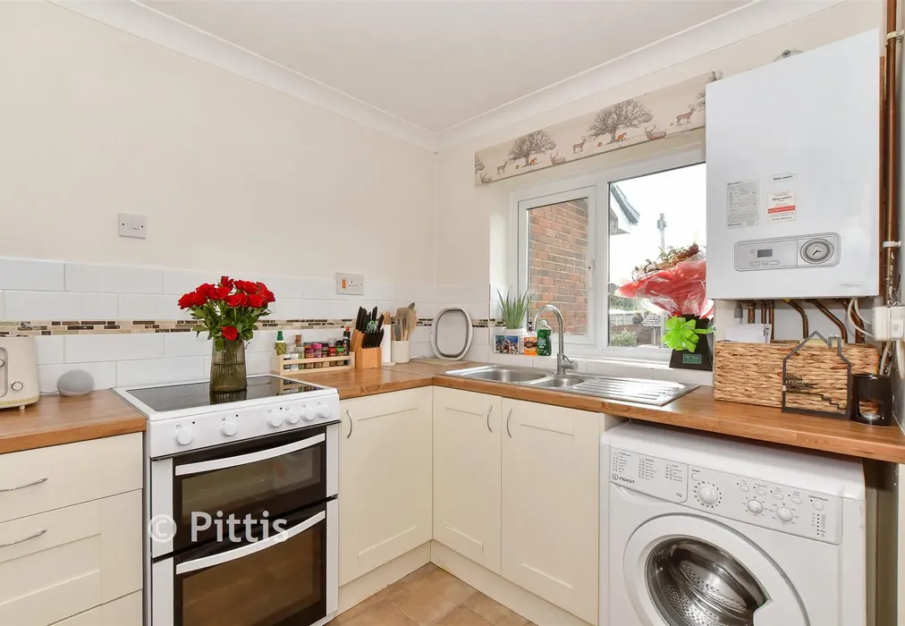 Kitchen - The Hollows, Newport, Isle of Wight - Wards of Kent