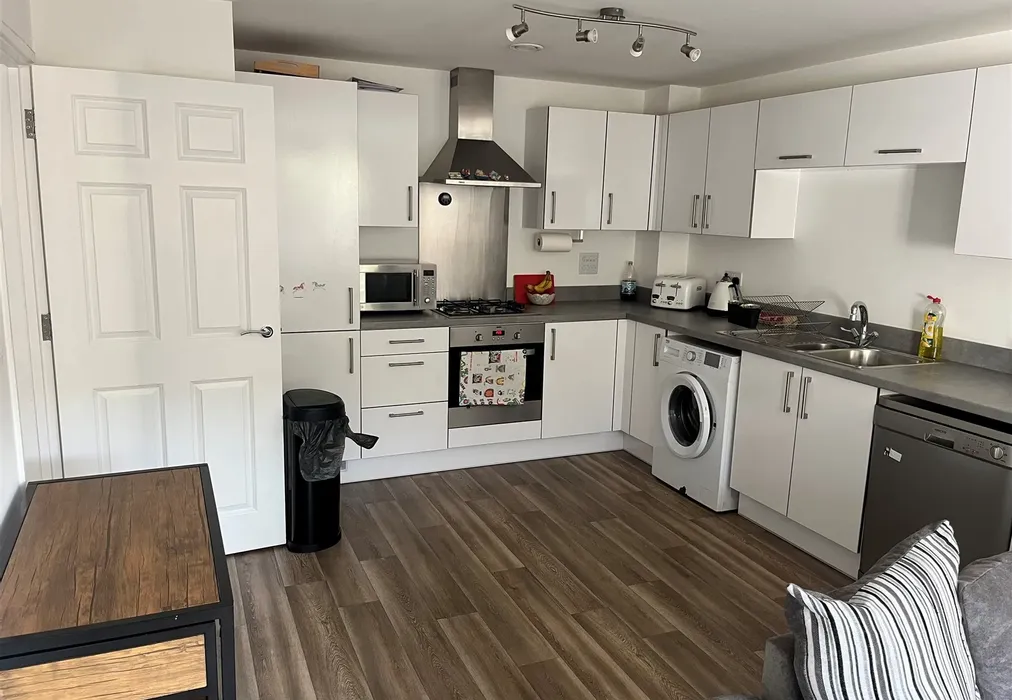 Kitchen - The Saddlery, Little Bookham, Leatherhead, Surrey - Wards of Kent