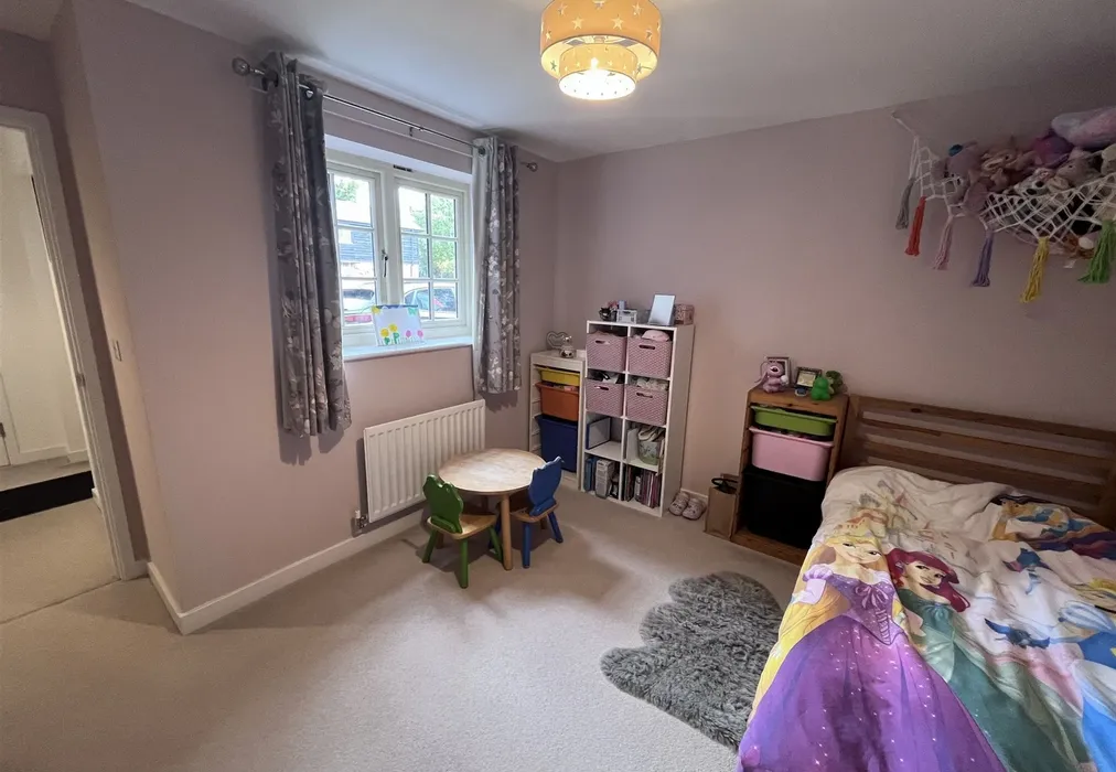 Bedroom 2.1 - The Saddlery, Little Bookham, Leatherhead, Surrey - Wards of Kent