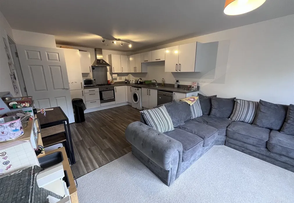 Lounge/ Kitchen Area - The Saddlery, Little Bookham, Leatherhead, Surrey - Wards of Kent