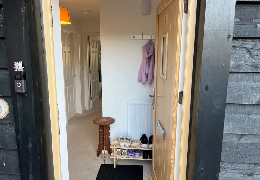 Entrance Hall - The Saddlery, Little Bookham, Leatherhead, Surrey - Wards of Kent