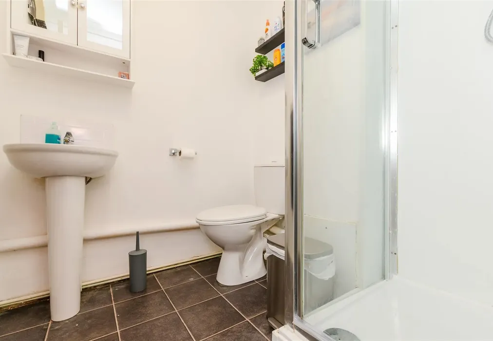 Shower Room - Mill Road, Rochester, Kent - Wards of Kent