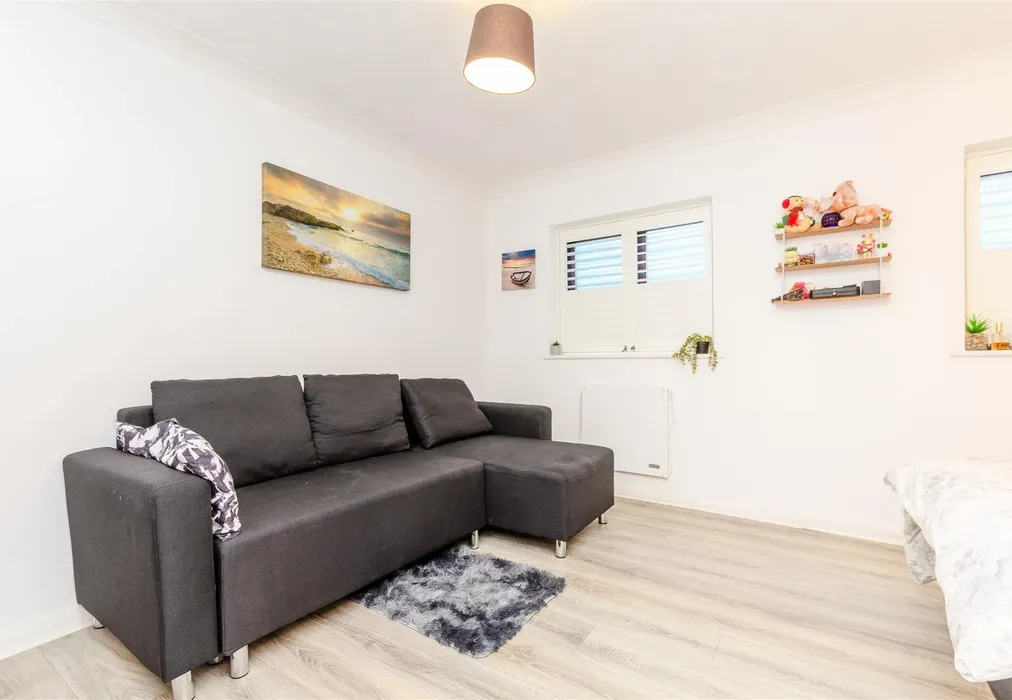 Living/Bedroom - Mill Road, Rochester, Kent - Wards of Kent