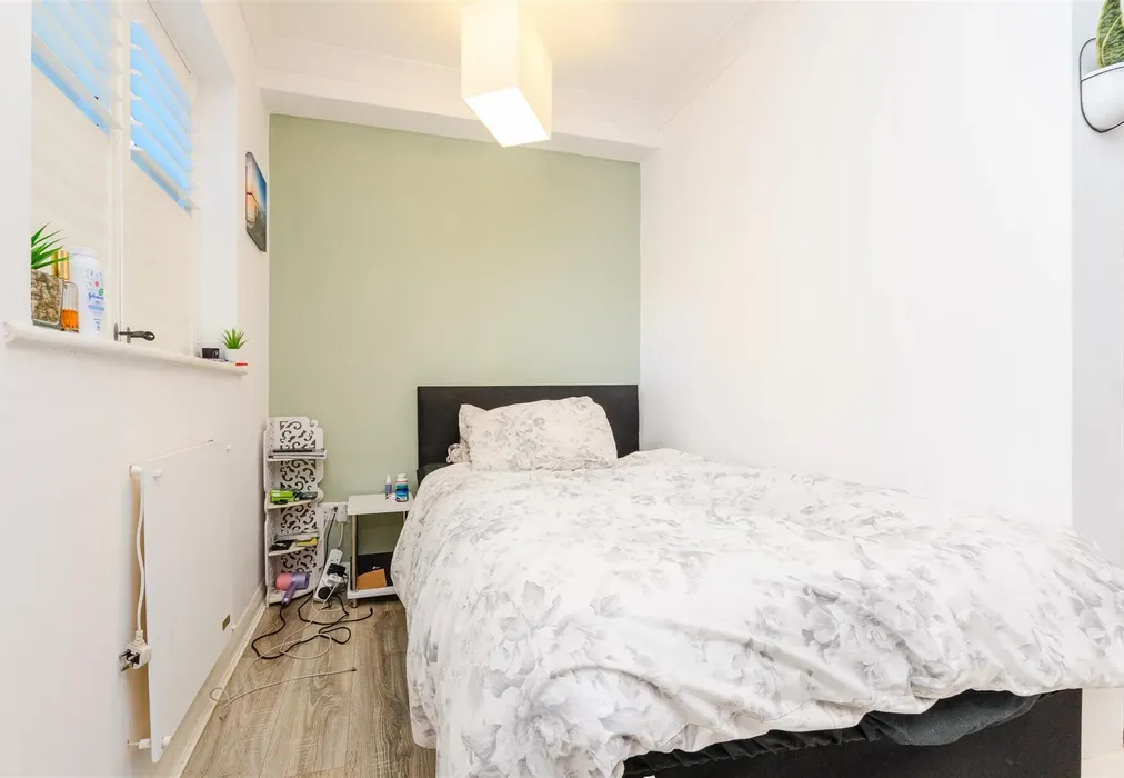 Living/Bedroom - Mill Road, Rochester, Kent - Wards of Kent