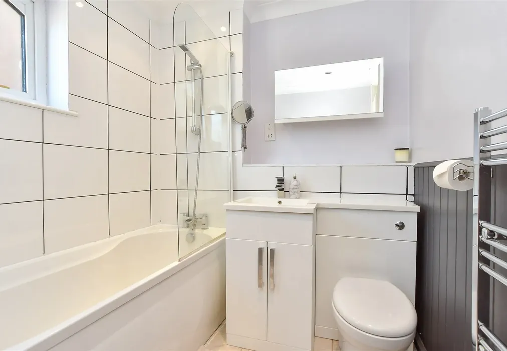 Bathroom - Oakleigh Close, Walderslade, Chatham, Kent - Wards of Kent