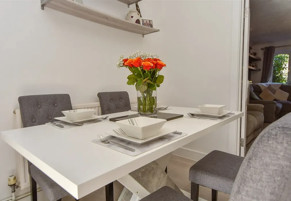 Internal Feature - Oakleigh Close, Walderslade, Chatham, Kent - Wards of Kent