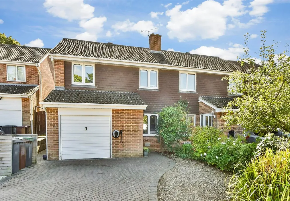 External (Web) - Oakleigh Close, Walderslade, Chatham, Kent - Wards of Kent