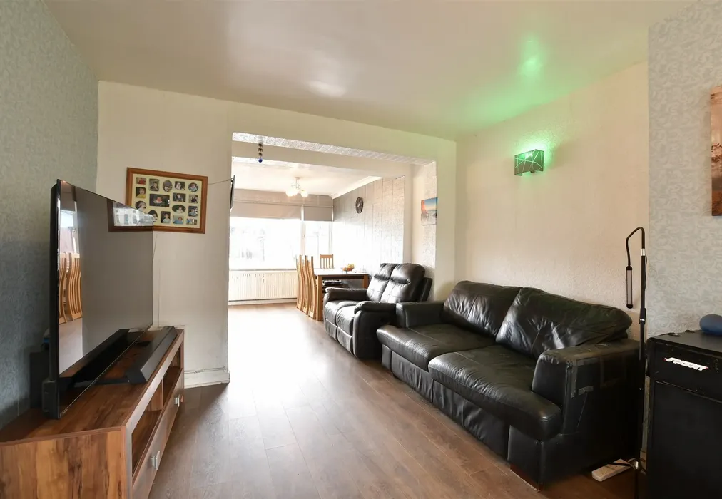 Lounge - Rosebank Avenue, Hornchurch, Essex - Wards of Kent