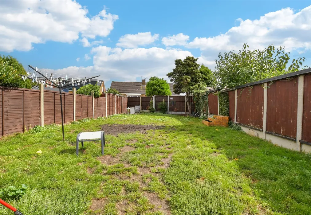 Rear Garden - Rosebank Avenue, Hornchurch, Essex - Wards of Kent