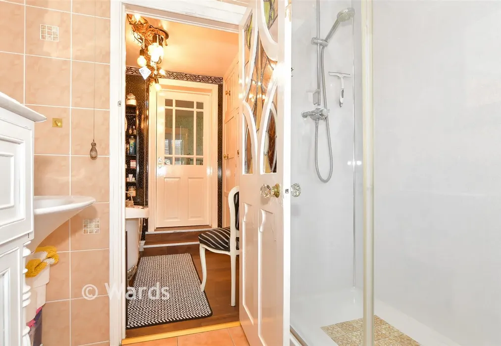Shower Room - Cyprus Road, Faversham, Kent - Wards of Kent