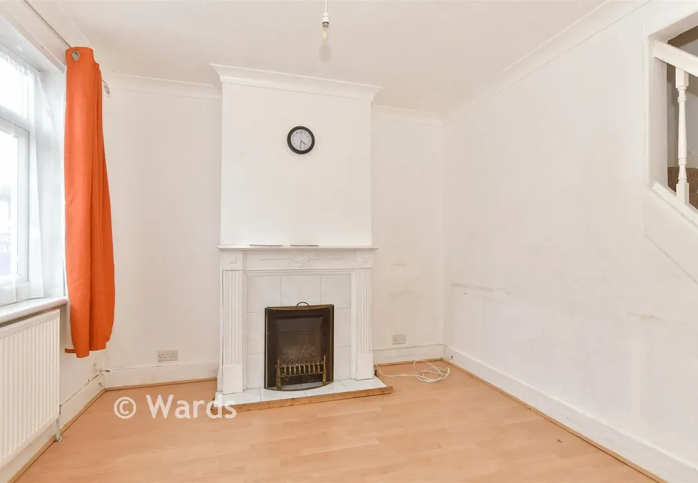 Lounge - Alexandra Road, Chatham, Kent - Wards of Kent