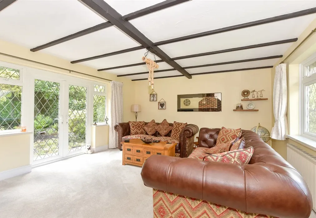 Lounge - Chesterfield Close, Furnace Wood, West Sussex - Wards of Kent