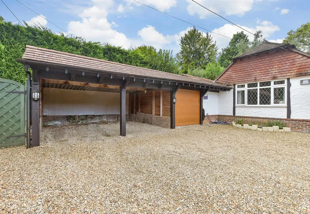 Driveway/Parking - Chesterfield Close, Furnace Wood, West Sussex - Wards of Kent