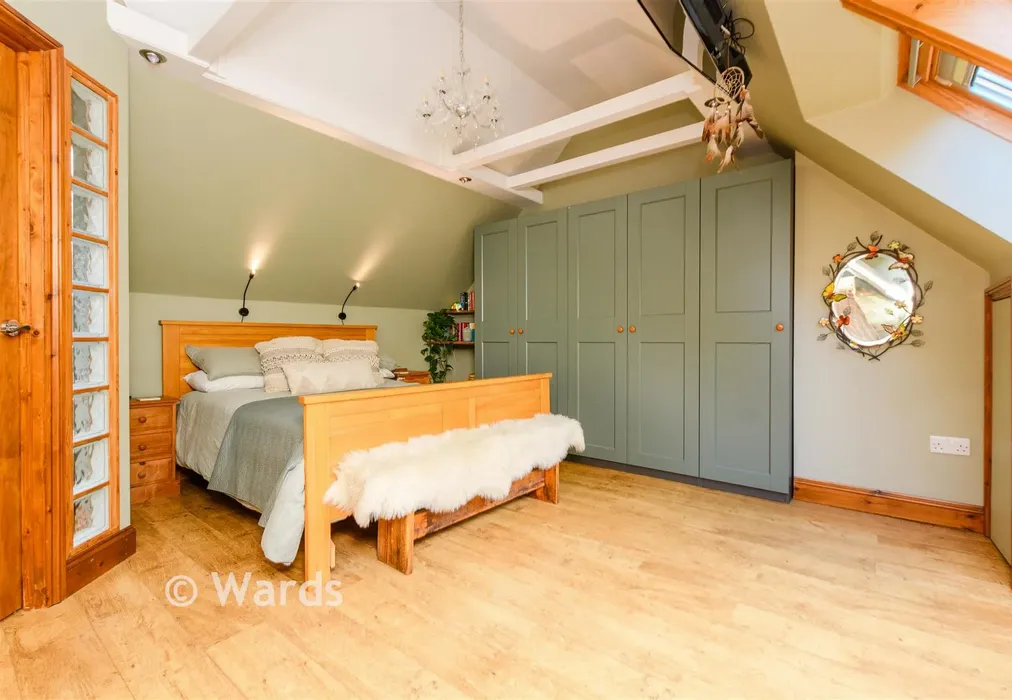 Bedroom 1 - Meadow Lane, Culverstone, Meopham, Kent - Wards of Kent