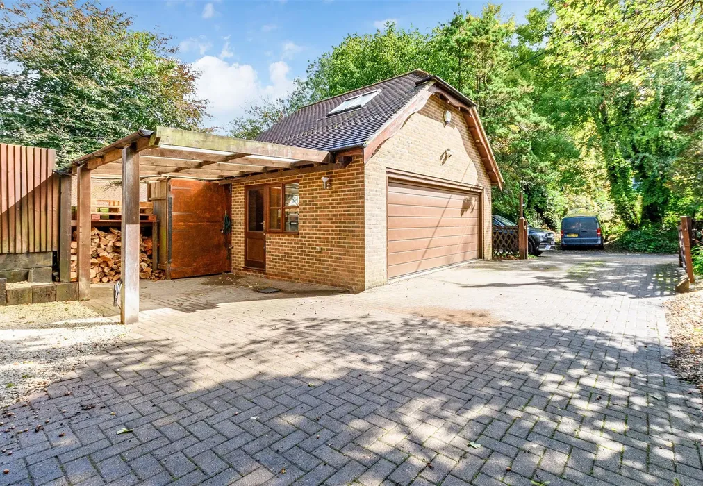 Garage - Meadow Lane, Culverstone, Meopham, Kent - Wards of Kent