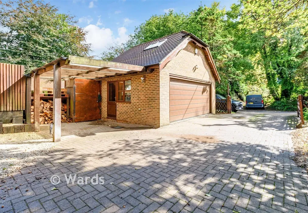 Garage - Meadow Lane, Culverstone, Meopham, Kent - Wards of Kent
