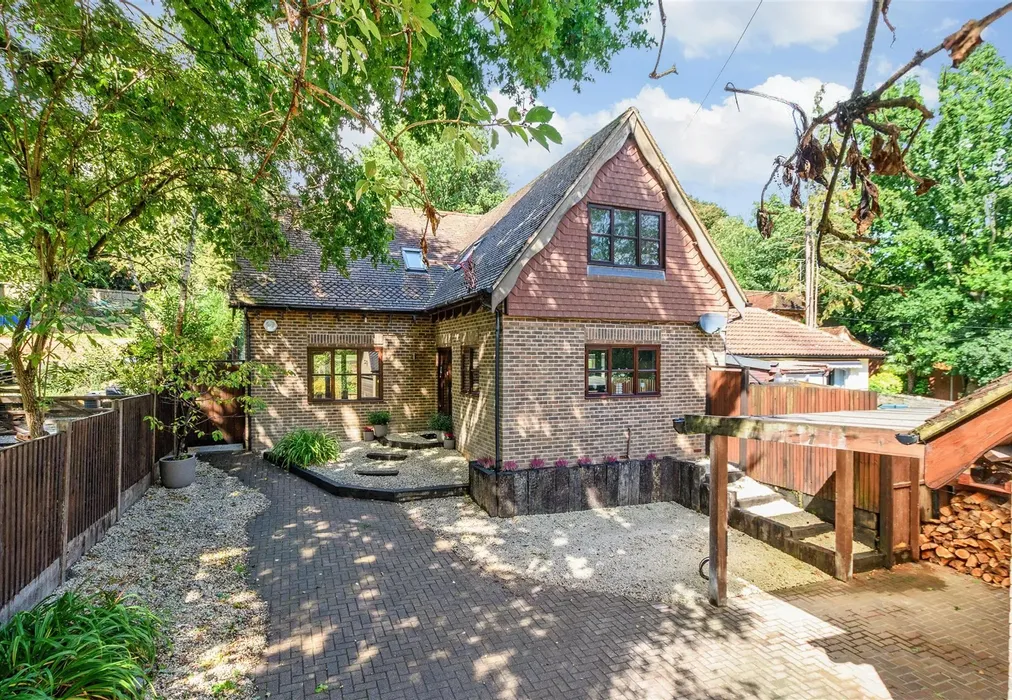 Front (Web) - Meadow Lane, Culverstone, Meopham, Kent - Wards of Kent