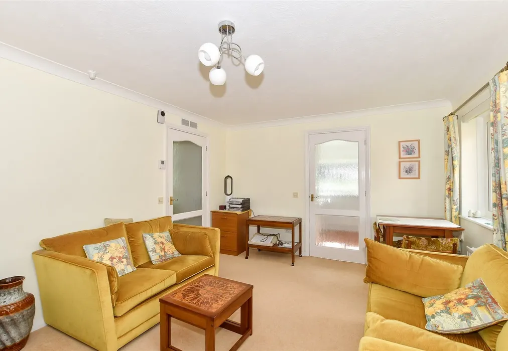 Lounge - Linden Chase, Uckfield, East Sussex - Wards of Kent