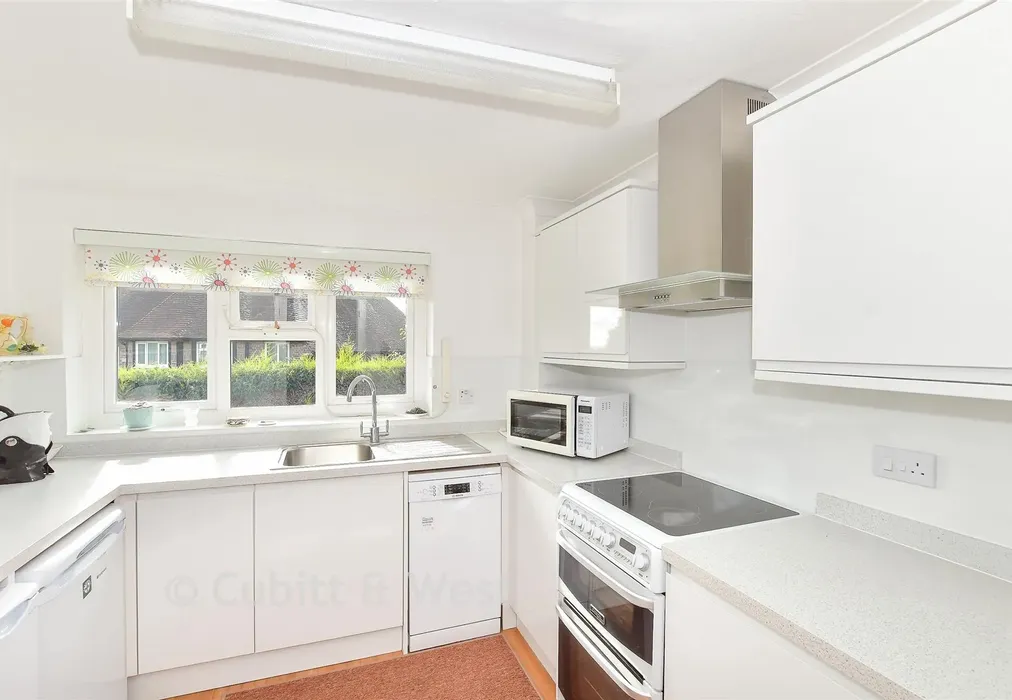 Kitchen - Linden Chase, Uckfield, East Sussex - Wards of Kent