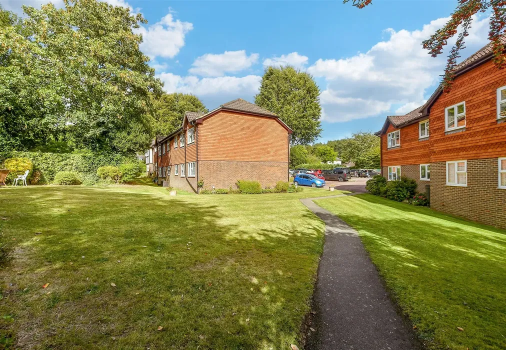 Communal Gardens - Linden Chase, Uckfield, East Sussex - Wards of Kent