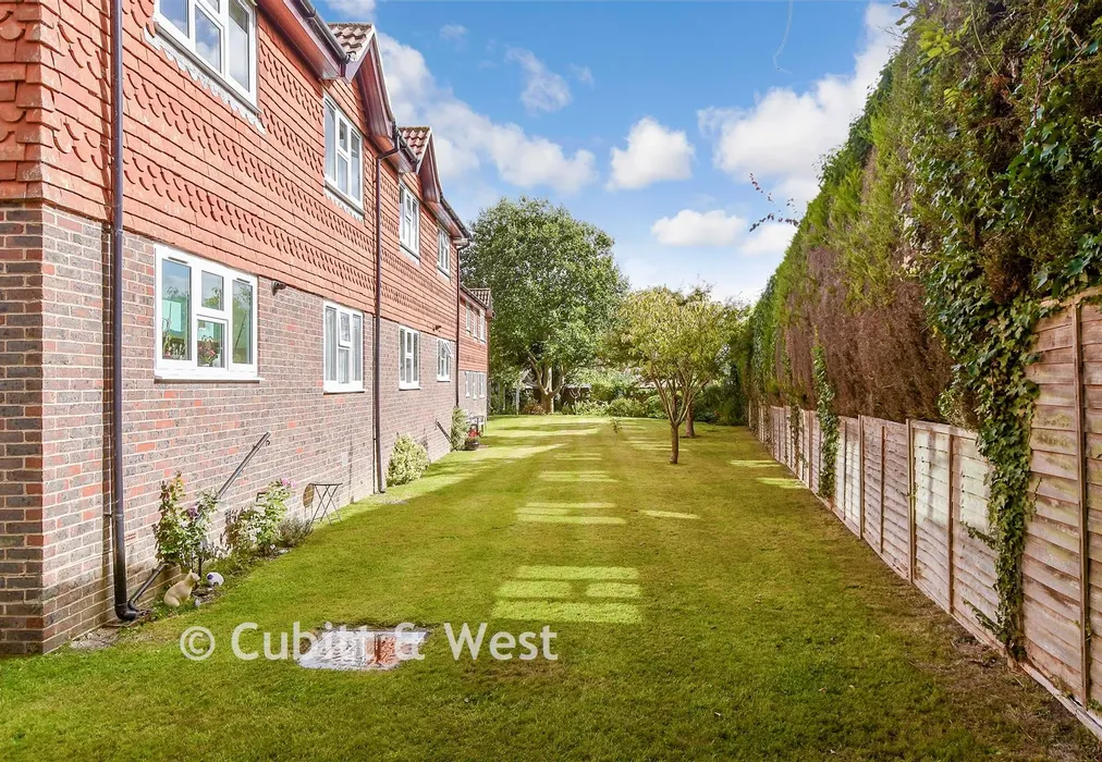 Communal Gardens - Linden Chase, Uckfield, East Sussex - Wards of Kent