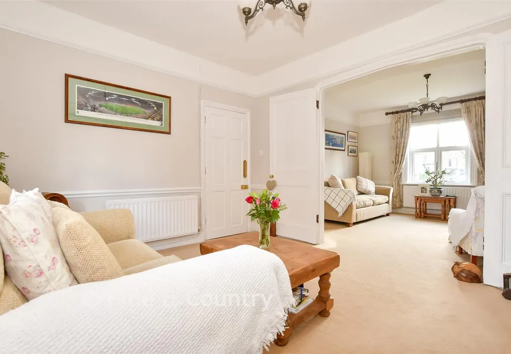 Internal Lifestyle Photograph - Main Road, Rookley, Isle of Wight - Wards of Kent