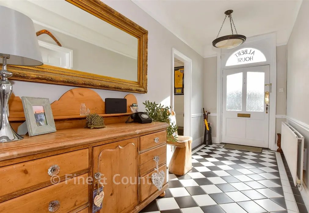 Internal Lifestyle Photograph - Main Road, Rookley, Isle of Wight - Wards of Kent