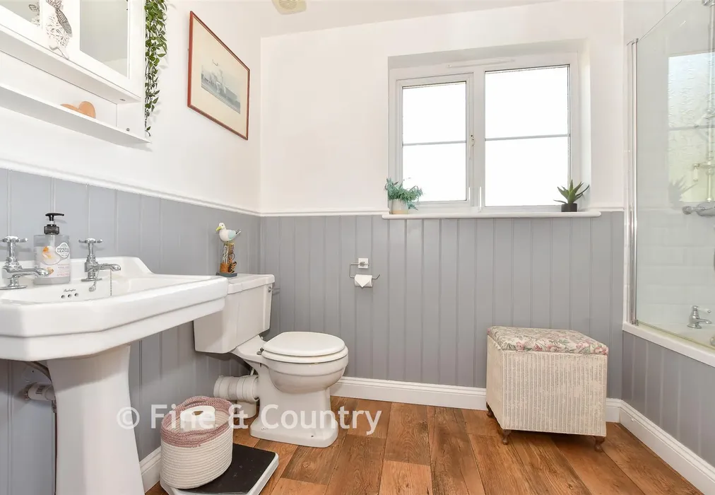 Bathroom - Main Road, Rookley, Isle of Wight - Wards of Kent