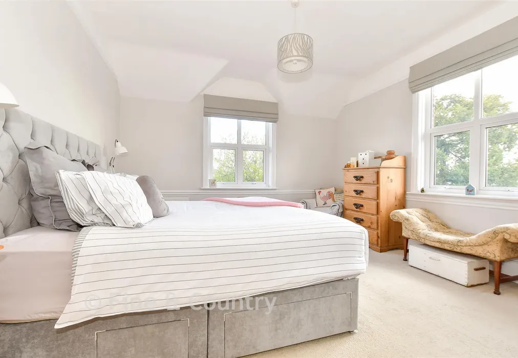 Bedroom 1 - Main Road, Rookley, Isle of Wight - Wards of Kent
