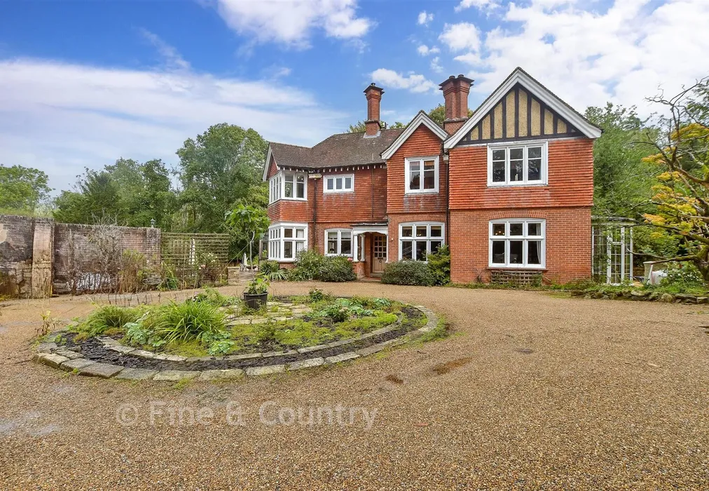 Driveway/Parking - Ashurst Road, Ashurst, Tunbridge Wells, East Sussex - Wards of Kent