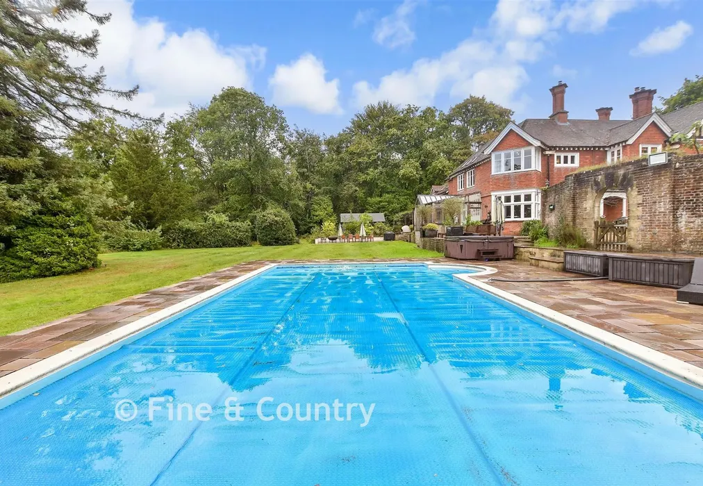 Swimming Pool - Ashurst Road, Ashurst, Tunbridge Wells, East Sussex - Wards of Kent