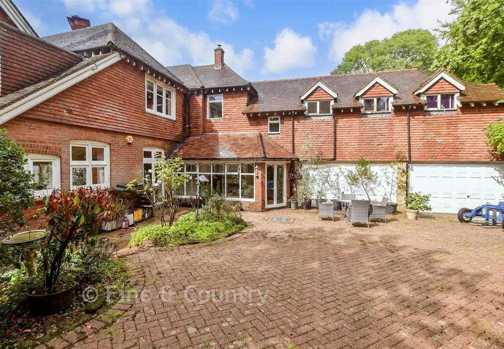 Driveway/Parking - Ashurst Road, Ashurst, Tunbridge Wells, East Sussex - Wards of Kent