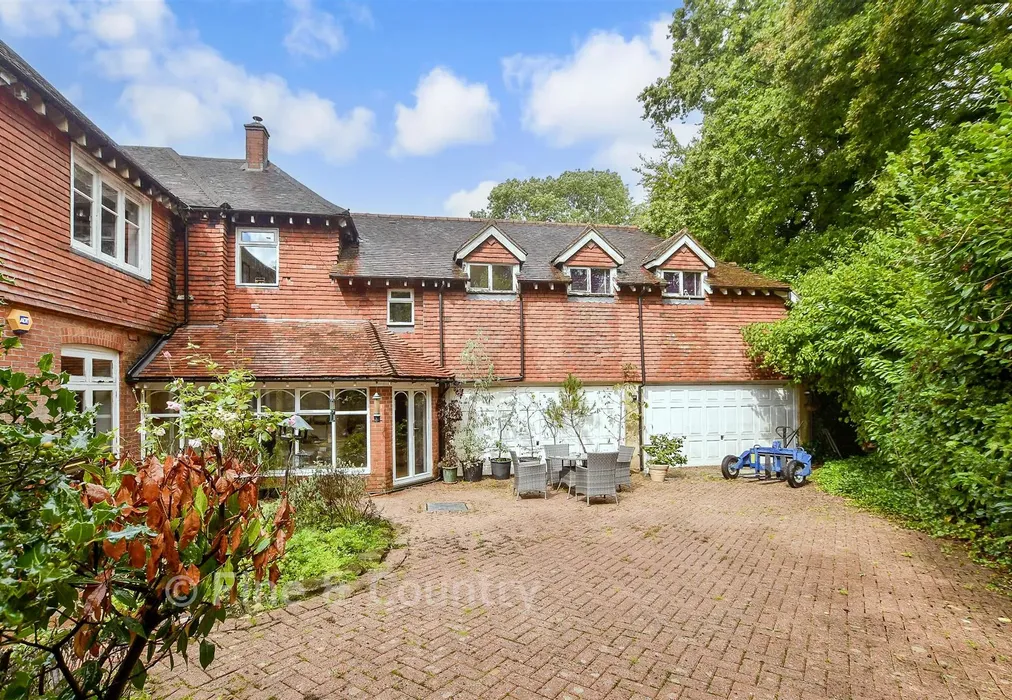 Driveway/Parking - Ashurst Road, Ashurst, Tunbridge Wells, East Sussex - Wards of Kent