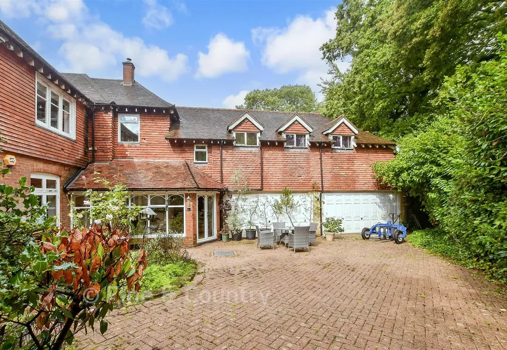 Driveway/Parking - Ashurst Road, Ashurst, Tunbridge Wells, East Sussex - Wards of Kent