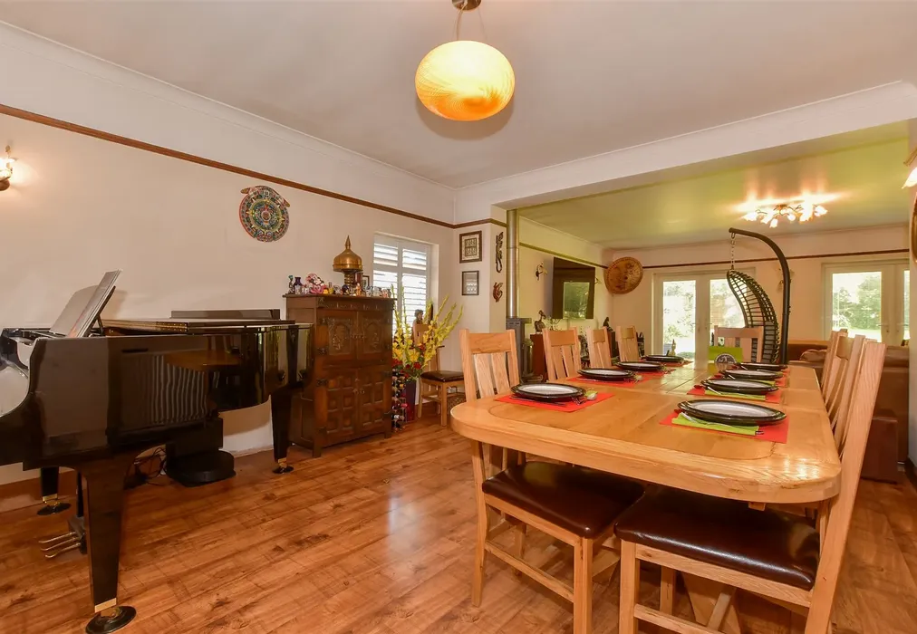 Dining Area - Parsonage Road, Horsham, West Sussex - Wards of Kent