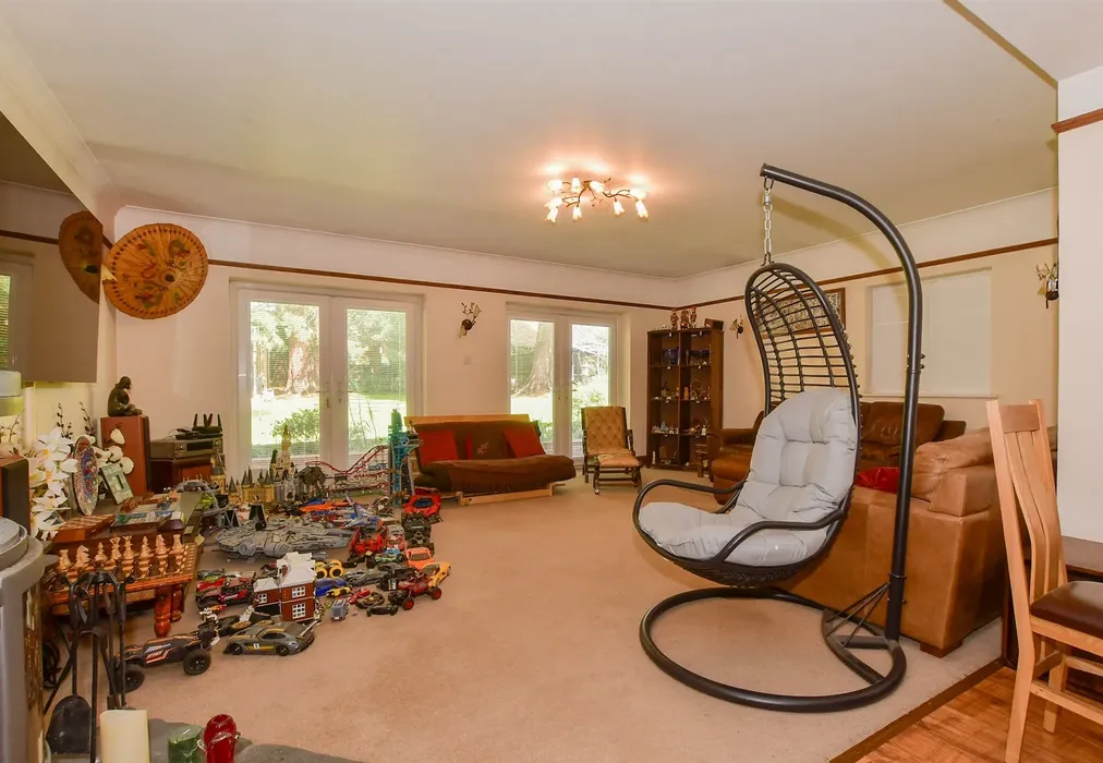 Lounge - Parsonage Road, Horsham, West Sussex - Wards of Kent