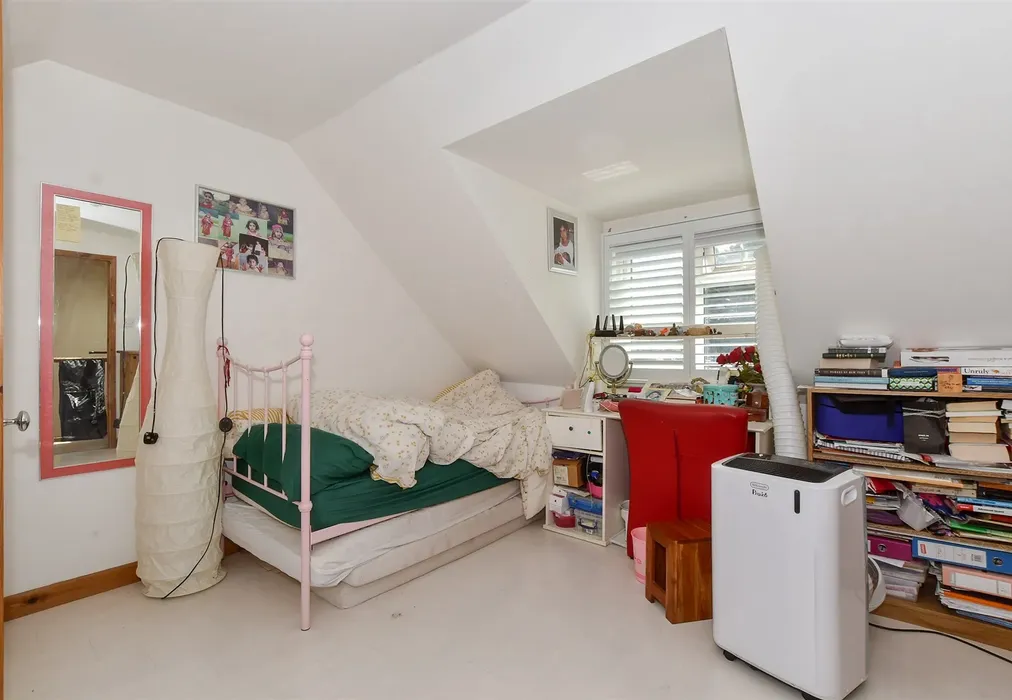 Bedroom 2 - Parsonage Road, Horsham, West Sussex - Wards of Kent