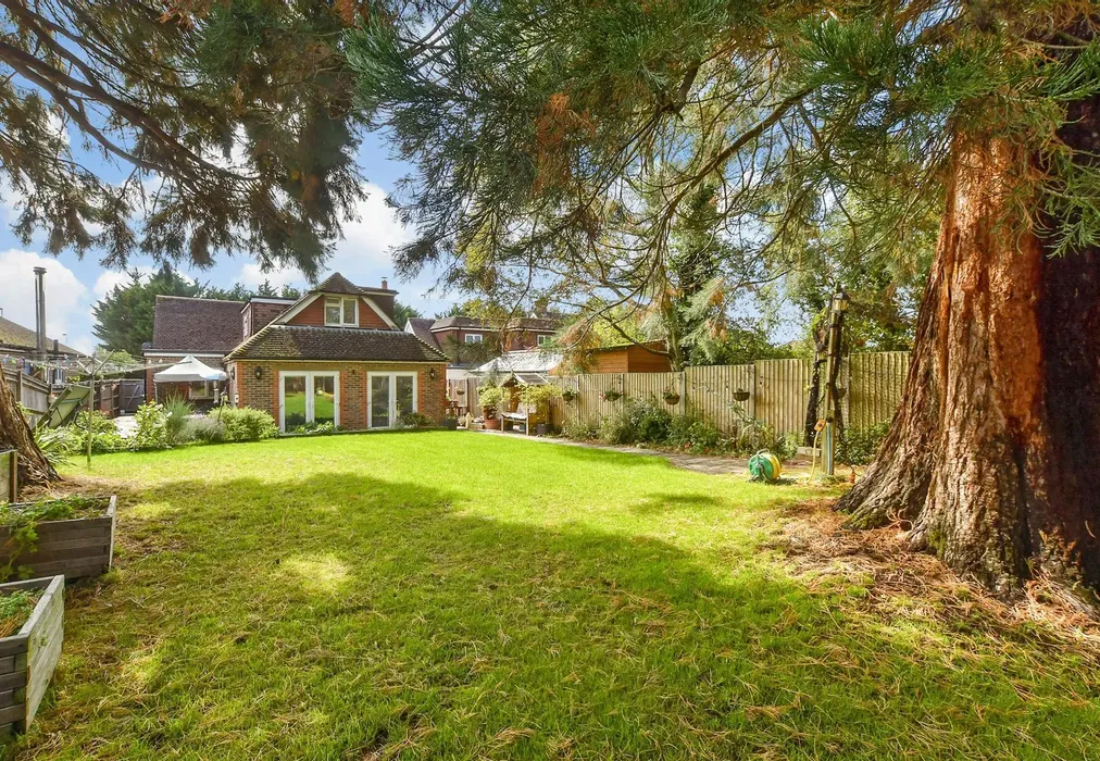 Rear Garden - Parsonage Road, Horsham, West Sussex - Wards of Kent