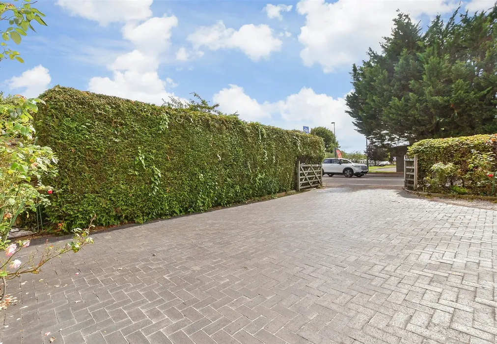 Driveway/Parking - Parsonage Road, Horsham, West Sussex - Wards of Kent