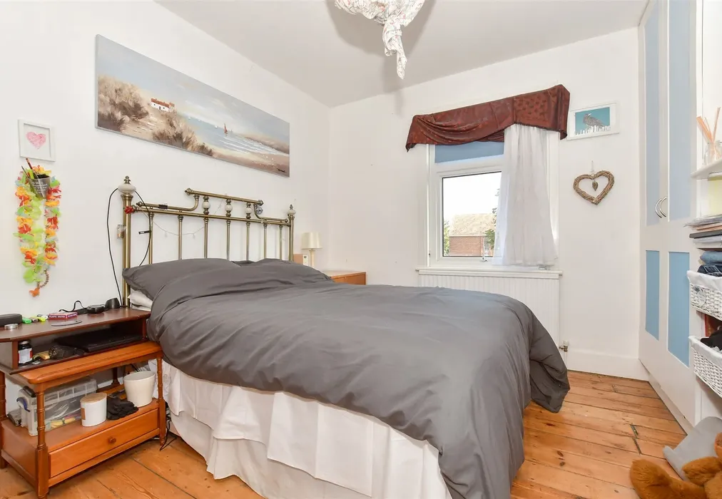 Bedroom 1 - St. Peter's Footpath, Margate, Kent - Wards of Kent