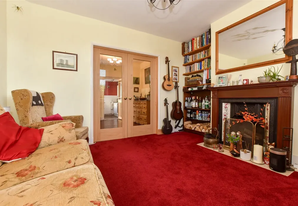 Lounge - St. Peter's Footpath, Margate, Kent - Wards of Kent