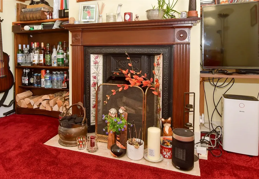 Internal Feature - St. Peter's Footpath, Margate, Kent - Wards of Kent