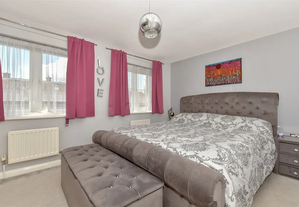Bedroom 1 - Eccles Row, Eccles, Aylesford, Kent - Wards of Kent