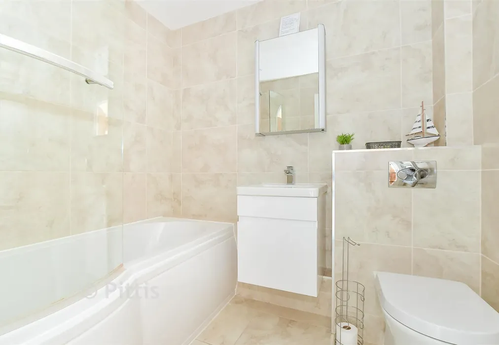 Bathroom - Grange Road, Sandown, Isle of Wight - Wards of Kent