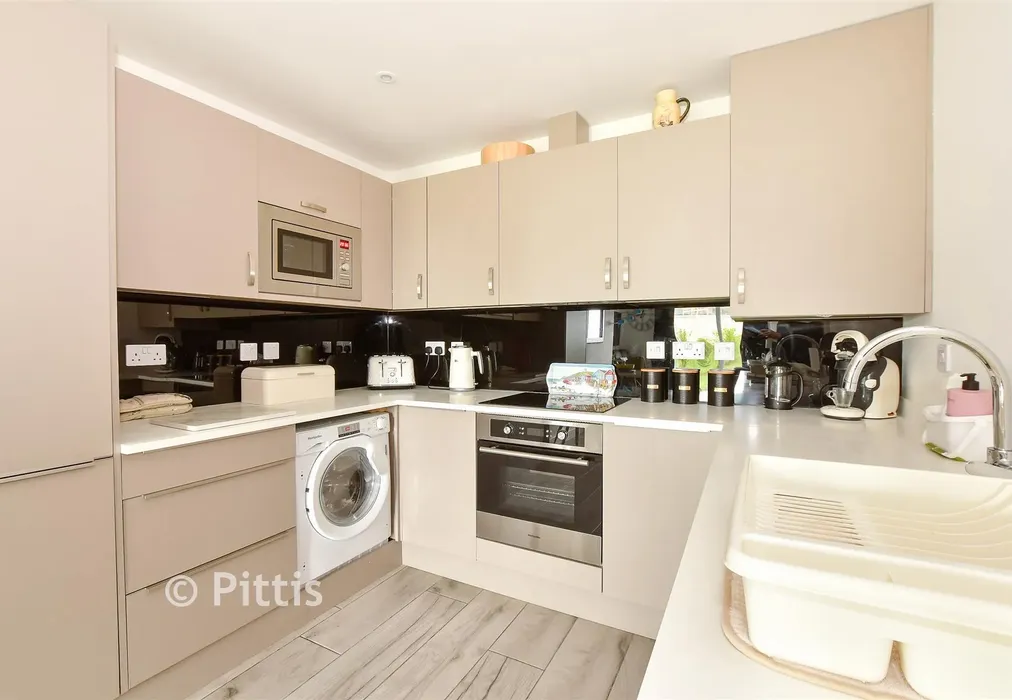 Kitchen - Grange Road, Sandown, Isle of Wight - Wards of Kent