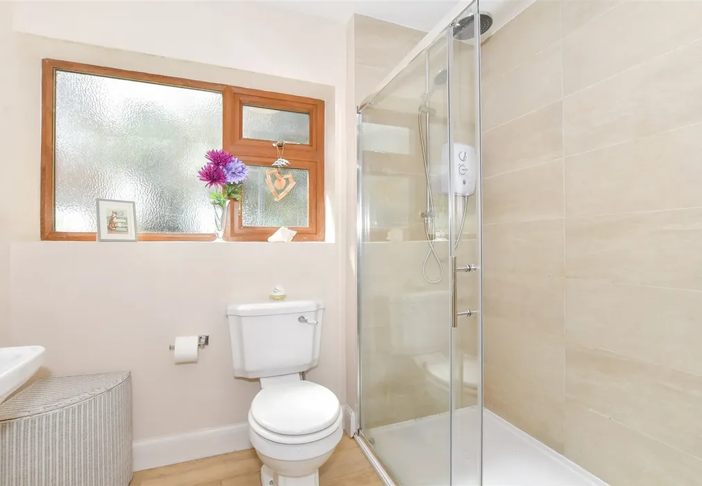 Shower Room - St. John's Avenue, Leatherhead, Surrey - Wards of Kent