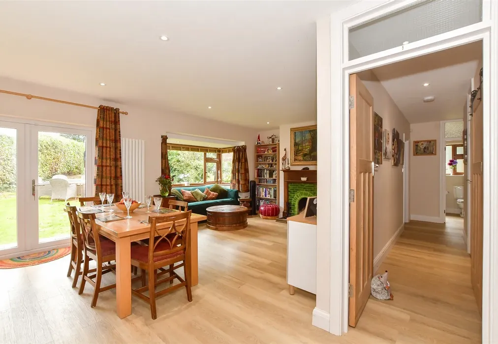 Kitchen - St. John's Avenue, Leatherhead, Surrey - Wards of Kent