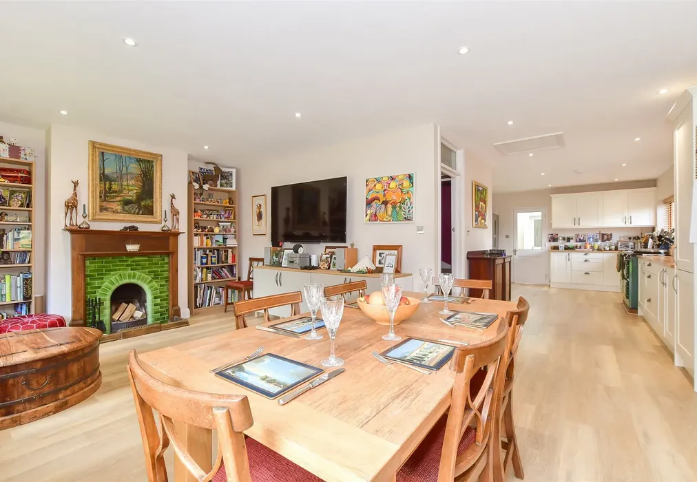 Lounge/Dining Area - St. John's Avenue, Leatherhead, Surrey - Wards of Kent